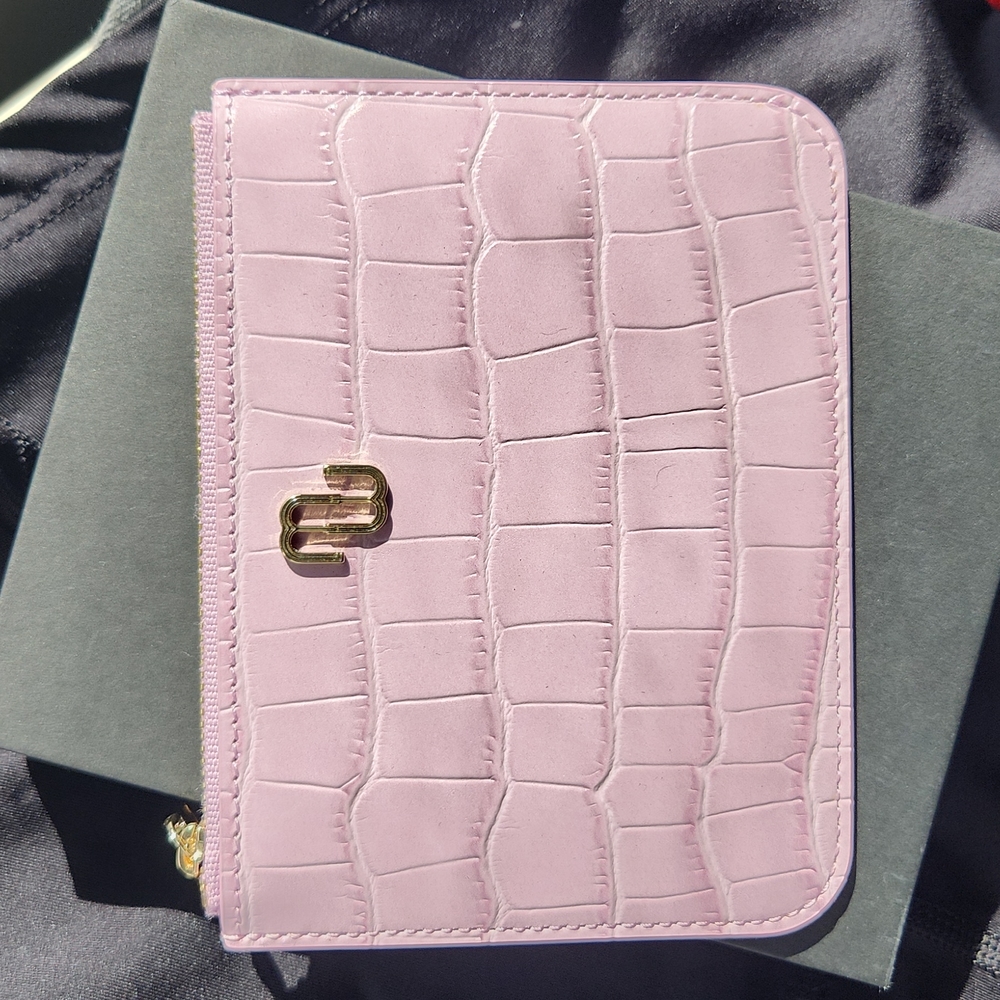 Maje NEW Leather pochette wallet in Rose color